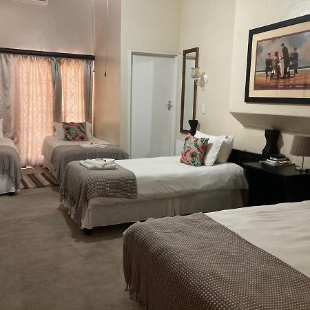 Jungnickel Guesthouse คิมเบอร์ลีย์ ภายนอก รูปภาพ