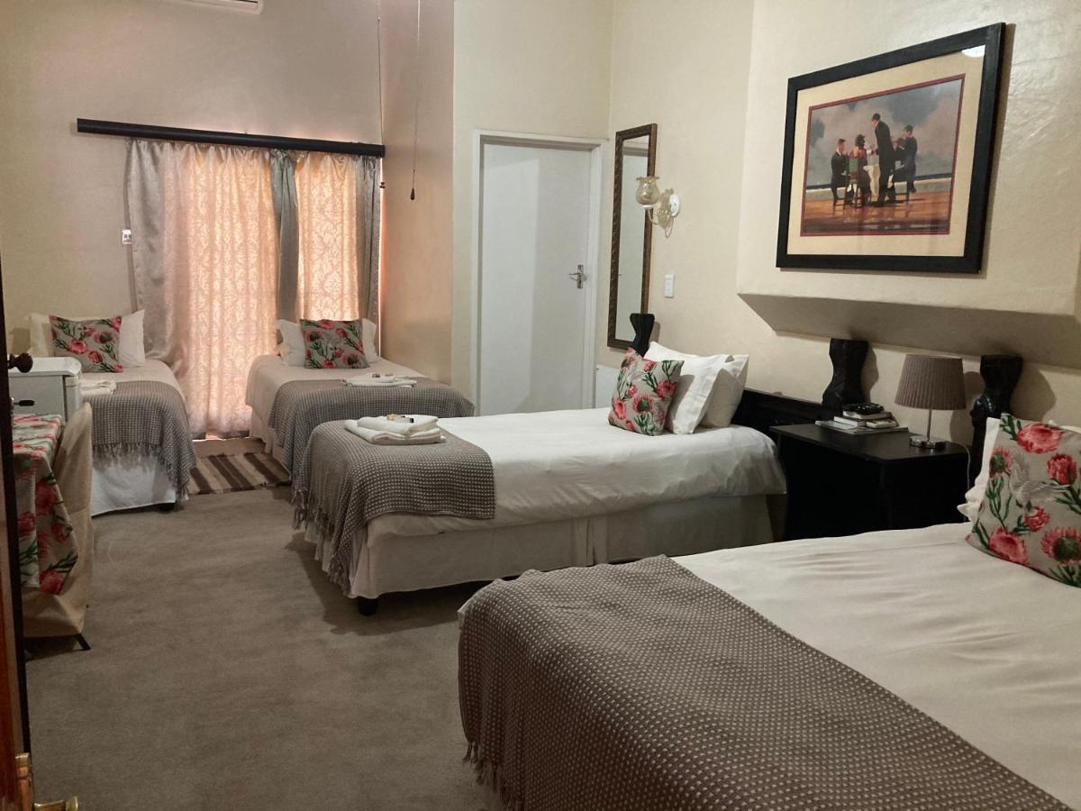Jungnickel Guesthouse คิมเบอร์ลีย์ ภายนอก รูปภาพ