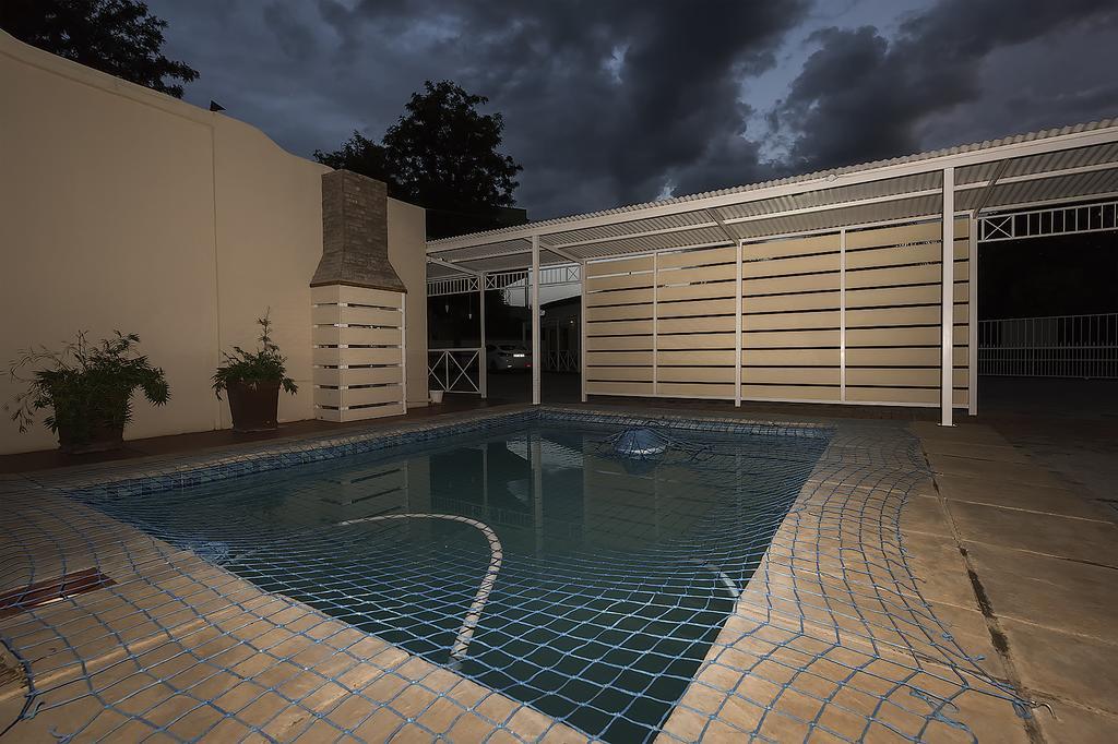 Jungnickel Guesthouse คิมเบอร์ลีย์ ภายนอก รูปภาพ